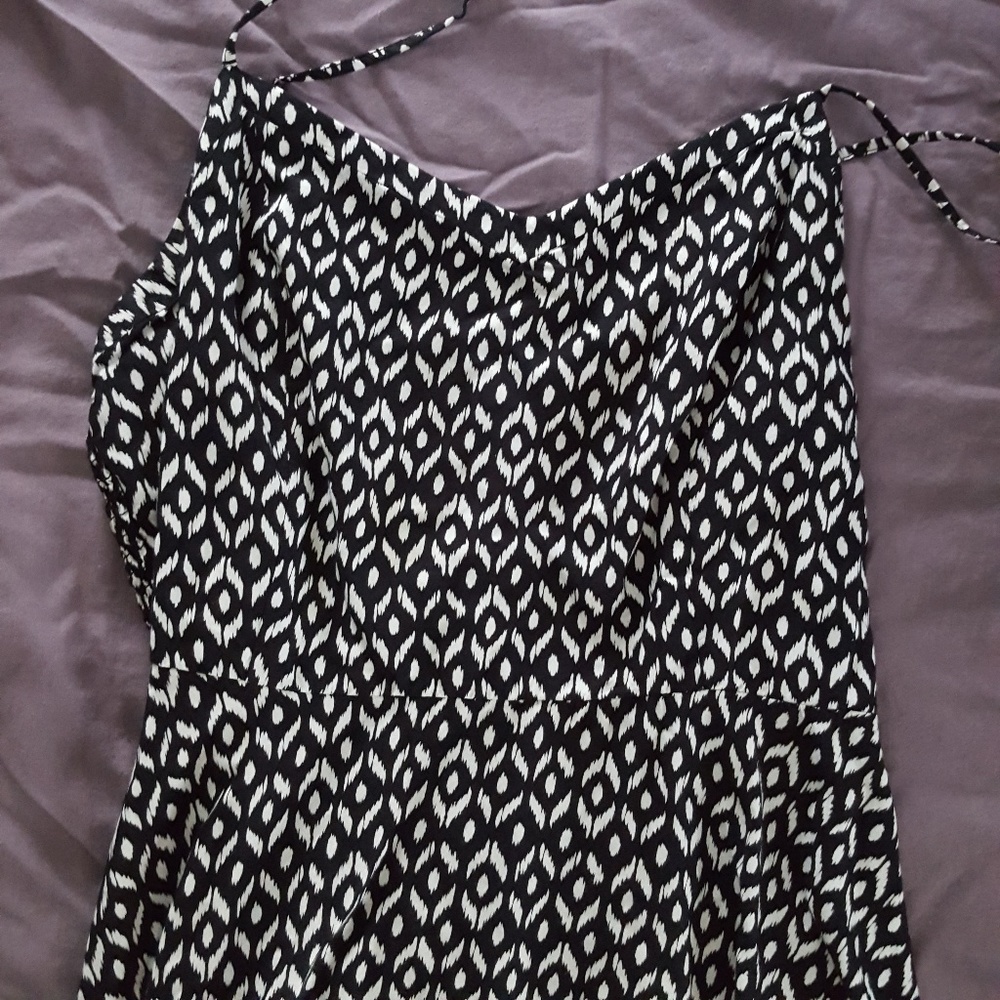 Old Navy black & white dress B13